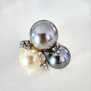 BCBG Oversized Pearl/Crystal Ring